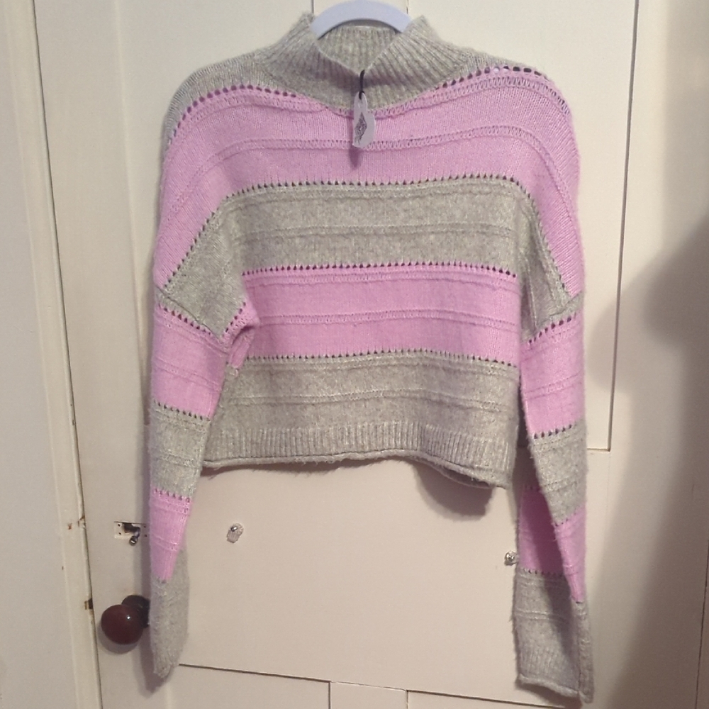 Love Knits NYC Super Soft Long Sleeve Cropped Sweater. NWT.
